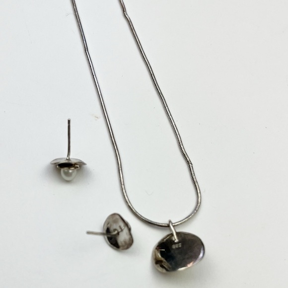 RED ENVELOPE sterling Silver and Pearl Petal Necklace and Earrings Set - Picture 14 of 14